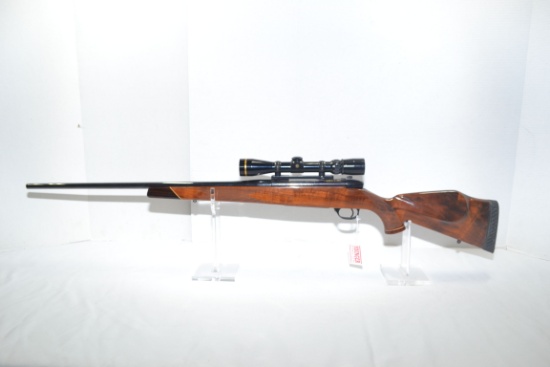 Weatherby Mark V .300 Weatherby Mag. Cal. Bolt Action Rifle w/Deluxe Checkered Walnut Stock with Che