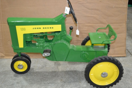 Ertl 1952 John Deere Model 130 2-Hole Pedal Tractor