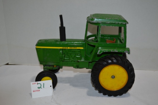 Ertl John Deere 1/16 Scale Wide Front Tractor w/Cab; Used