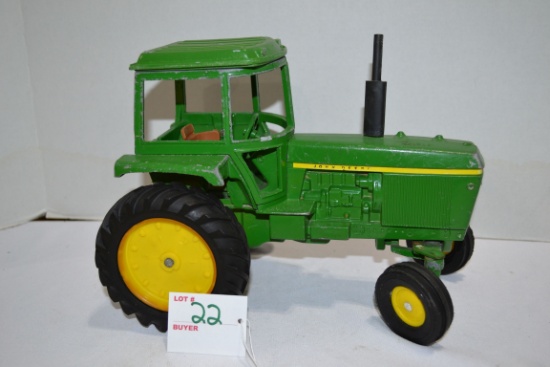 Ertl John Deere 1/16 Scale Wide Front Tractor w/Cab; Used
