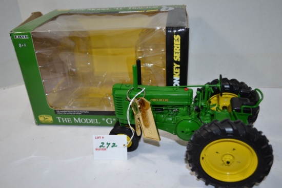 Ertl Precision Key Series No. 2 John Deere Model "G" 1/16 Scale Tractor w/Key and Box