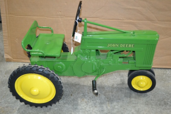 Ertl 1952 John Deere "Small 60" Pedal Tractor