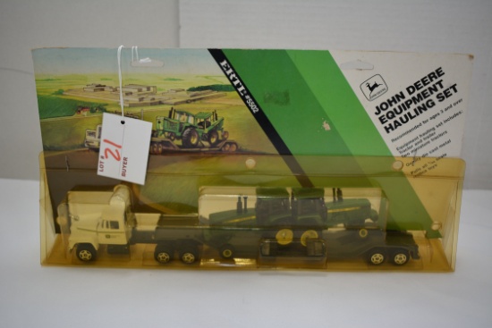 Ertl John Deere Equipment Hauling Set; New in Package