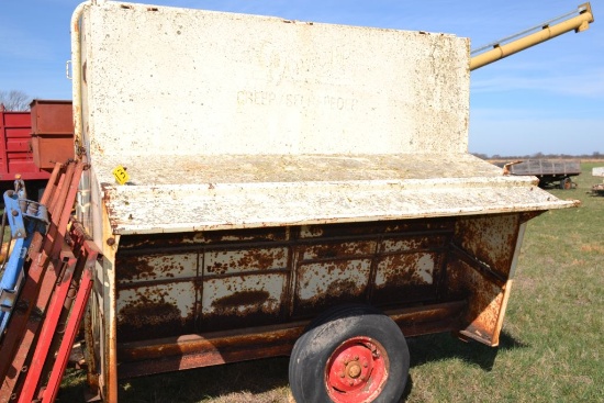 Apache Creep Feeder, With Gates, Needs Some Floor Repair