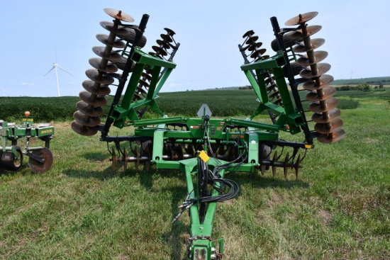 John Deere 630 30' Wing Disk, 8.5" Disk Spacing, 21.5" Blades, Hydraulic Adjustable Tilt, Needs Main