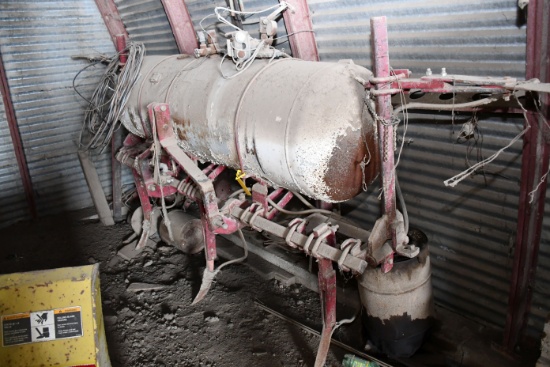 Old 3pt. 5-Shank Anhydrous Bar w/200 Gal. Tank