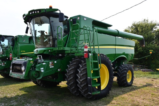 2018 John Deere S770 Combine, Rear Wheel Assist, 1738 Engine Hours, 1207 Separator Hours, 580/85 R42