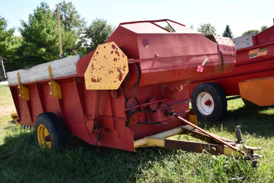 Schluter Feed Wagon, Red