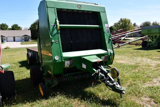 John Deere 567 Baler, Hydraulic Lift Mega Wide Pickup, Bale Kicker, Cover Edge Net or String, 350/55
