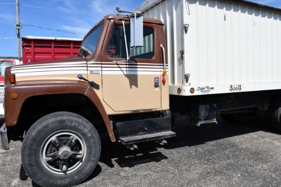 1980 International 1800 10 Wheeler Grain Truck, 264,000 Miles, Needs AC Work, Scott Grain Box With S