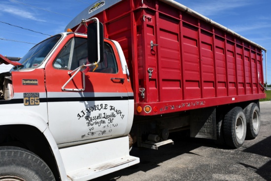 1978 C-65 Scottsdale Chevy 10 Wheeler, Grain Truck, 5 Speed 2 Speed, Air Tag, Shows 18612 Miles, 366