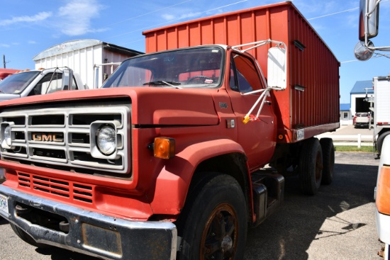 1982 GMC 7000 Straight Truck With Pusher, Shows 56100 Miles, 5-2 Transmission, 366 Engine, 10.00-20