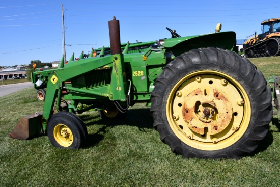 1970 John Deere 2520 Tractor, Gas Engine, Synchro Range, 1 SCV, 3pt, 540/1000 pto, 15.5-38 Rear Rub