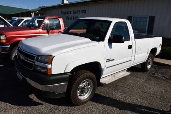 2004 Chevy 2500HD Pickup, White, Second Owner, 133250 Miles, Auto Trans, 6.6L Duramax, 4x4, Trailer