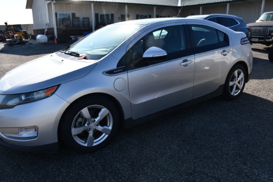 2012 Chevy Volt, 120,173 Miels, 215/55R17 Tires @40%, Hybrid, Bucket Seats Front and Back, Clean Int