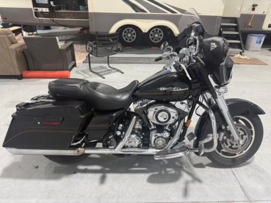 2008 Harley Davison Street Glide, Quick Attach Trunk and Back Rest, New Tires, Tons of After Market