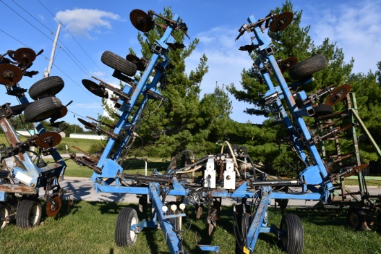 15 Knife NH3 Toolbar, Dual Feed Hoses, Dual Raven Coolers, 3 Section, Dalton Row Units, 11L-15 Tires