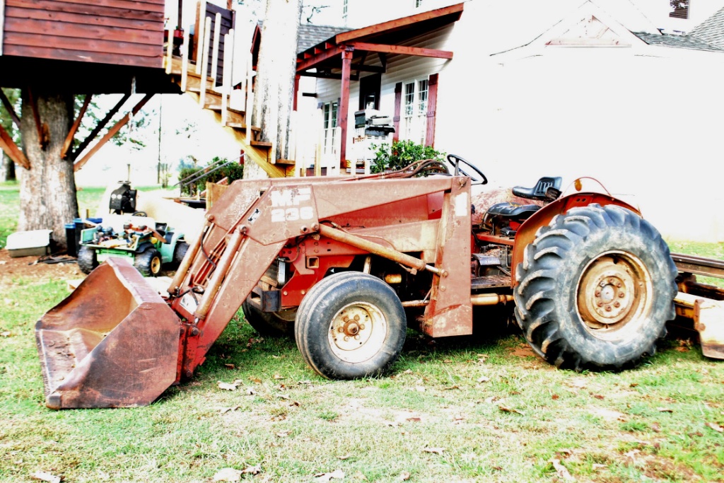 MASSEY FERGUSON MODEL 360 TRACTOR W/ MODEL 236 FRONT END LOADER