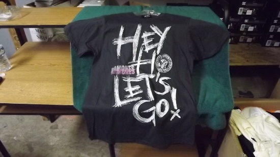 New Ramones Rock T-Shirt. Size Adult Large