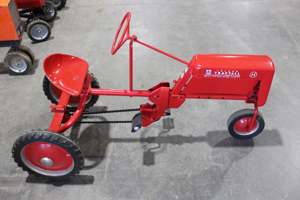Tractall hotsell pedal tractor