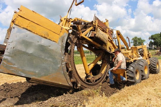 Speicher 600 trencher, Deutz 6 cyl. engine 4 years old low hrs., new wheel