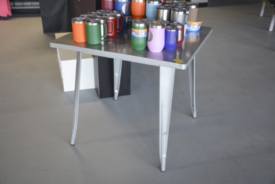 MODERN FLOOR TOP TABLE