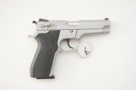 Smith and Wesson - Model 5906 - Stainless Steel