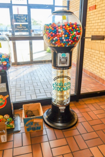 Commercial Gum Ball Machine w/ Key and Battery Charger