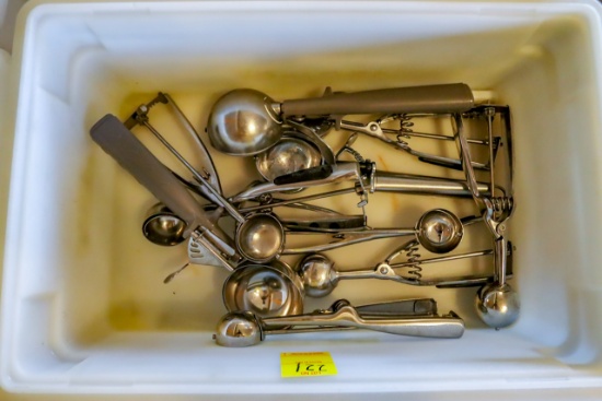 Tote of Food Scoops