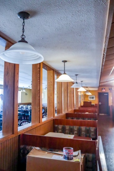 (13) Single Pendant Booth Lights