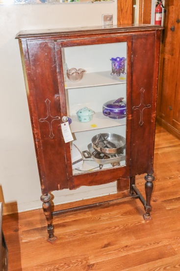Vintage China Cabinet 58x34x15 (no contents)
