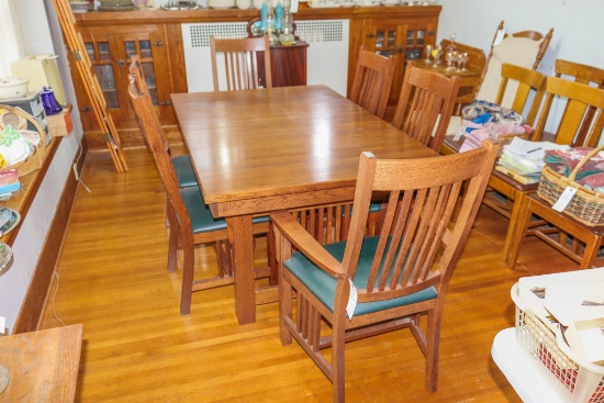 Beautiful Mission Oak Dining Room Table with 4 Chairs & 2 Captain Chairs (6 total)