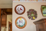 6 wall plates and décor items