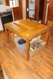 Oak kitchen table with 1 leaf 42x32x30 without leaf