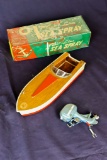 Battery Powered Fleet Line The Sea Spray Model Boat in Original Box
