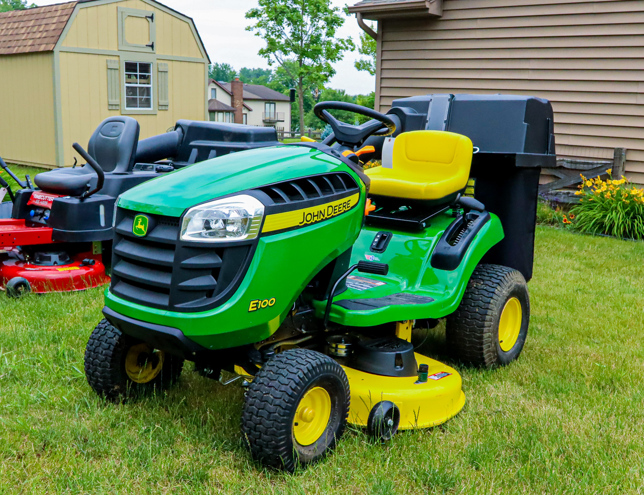 John Deere E100 Hydrostatic Riding Lawn Mower Proxibid