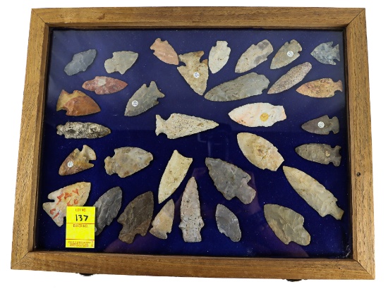 Native American Indian - Wood Case Of 32 Arrowheads