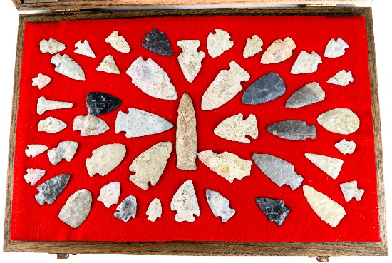 Native American Indian - Wood Case Of 45 Arrowheads