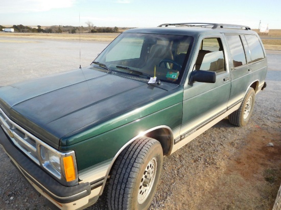 1993 CHEV. BLAZER LT, AUTO, 4 DOOR, LEATHER INT, 4X4, NEW TIRES, SHOWS 145,