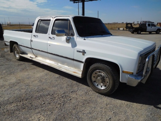 1988 CHEV. PICKUP, CLASSIC, 1 TON , GAS, CREW CAB, LONG BED, SHOWS 14,822 M