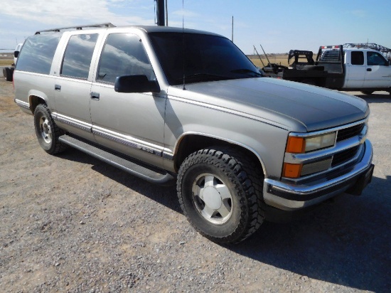 1999 CHEV. SUBURBAN, C1500, 4X4, AUTO, GAS, V8, THREE SEATS, SHOWS 205,999