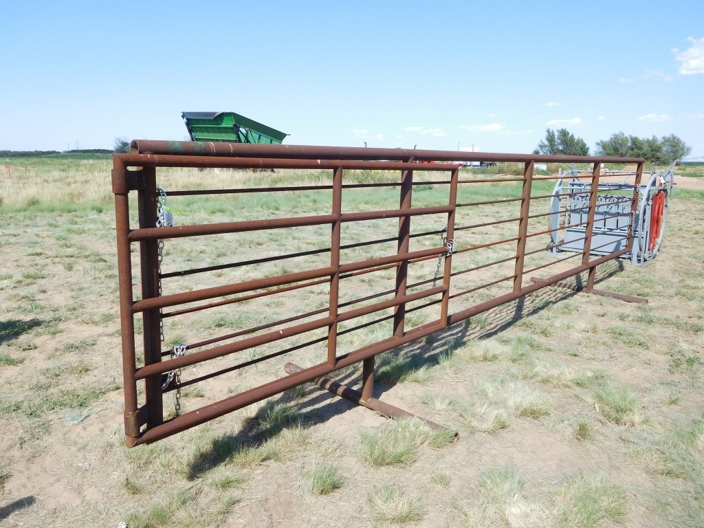 Lot 24 Free Standing Corral W8 Gate 2 78 Pipe ¾