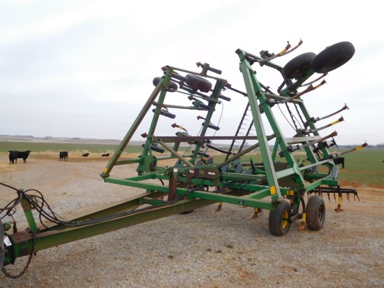 JD 610 33' CHISEL, SPRING SHANK, WALKING TANDEMS, DUCK FEET, 2 BUSTER BAR,