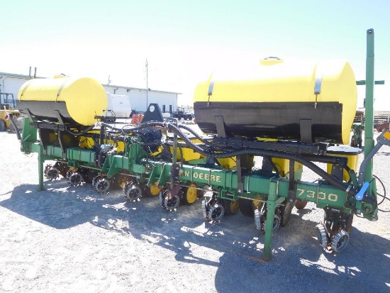 JD 7300 PLANTER