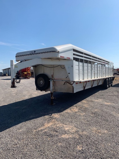 2005 CM 6'8" X 32' STOCK TRAILER
