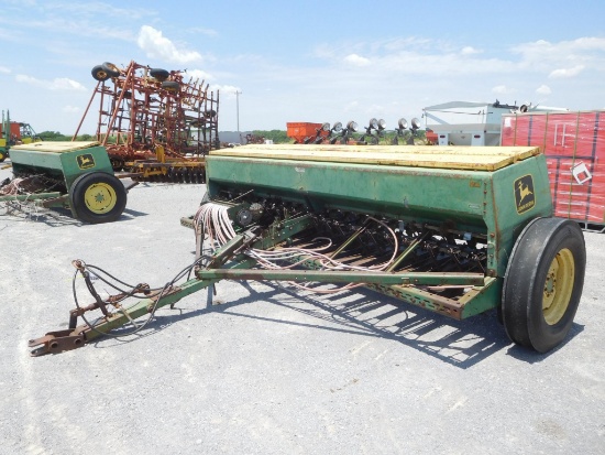 JD 8300 GRAIN DRILL, DD, 20 HOLE