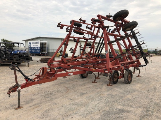 CASE 4800 VIBRA SHANK 28' FIELD CULTIVATOR, WALKING TANDEMS, 3 ROW HARROW ATTACHED
