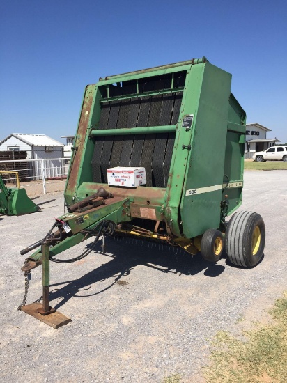 JD 530 ROUND BALER, TWINE, NEW TIRES, FIELD READY W/HYD. PICK UP ATTACHMENT