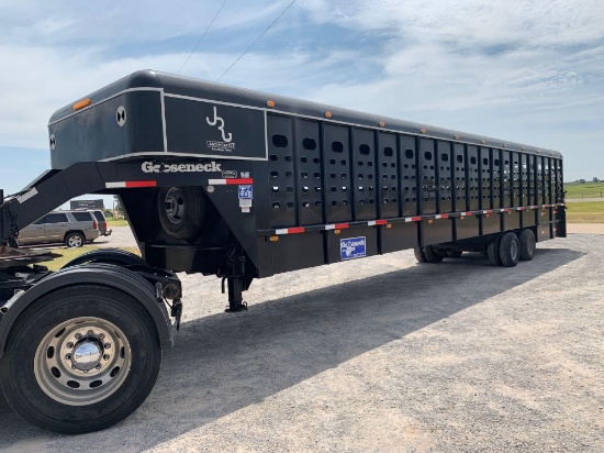 2013 GOOSENECK 7' 16" X 40' GROUND LOAD LIVESTOCK TRAILER,