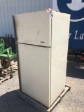 FRIGIDAIRE 2 DOOR REFRIGERATOR/FREEZER